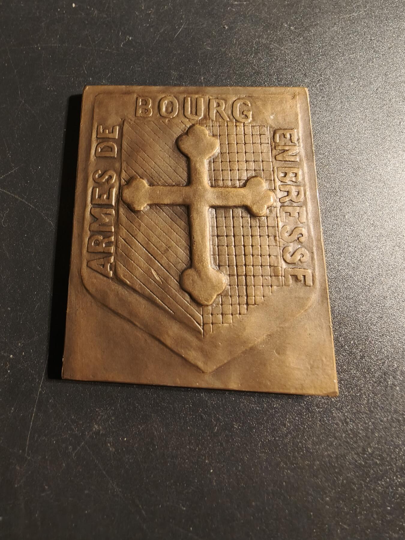 老王徽章第167期 法国勃艮第布莱斯传统女性方形大铜章     高浮雕     尺寸49×63mm.    重量106.7g