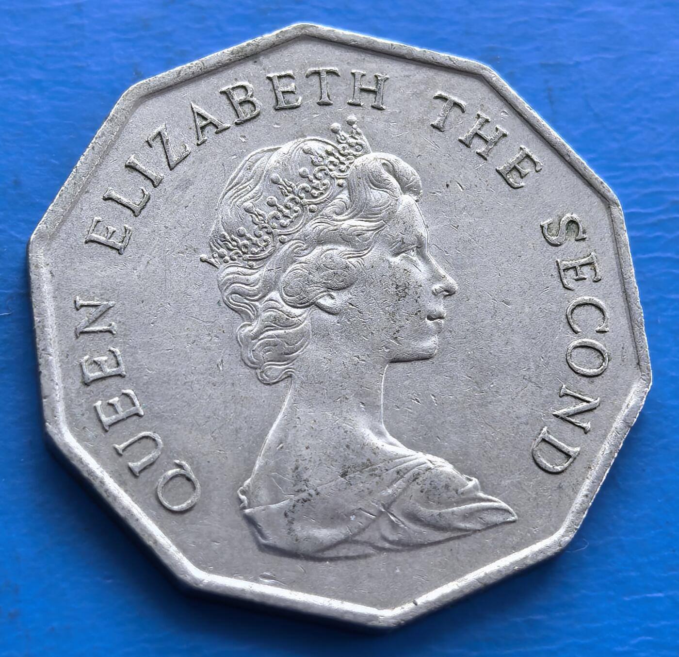 外国优质老铜币银币，周六九点倒数截拍，满百包邮，可寄存半年，喜欢朋友微信扫描二维码可直接参拍 香港1976年5元