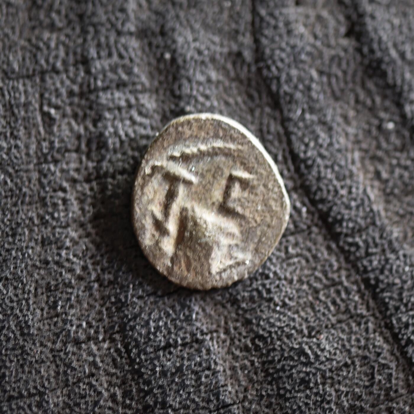 【良泉】【2025年最后一场】12月18日晚19.30点开拍！188组【直播场】西方古代钱币、丝路杂项、印章！ 公元1-2世纪【南阿拉伯半岛】希木叶尔人或赛伯伊人，灭绝生物“也门瞪羚”1/4标准【微型】银铜合金币，0.53克