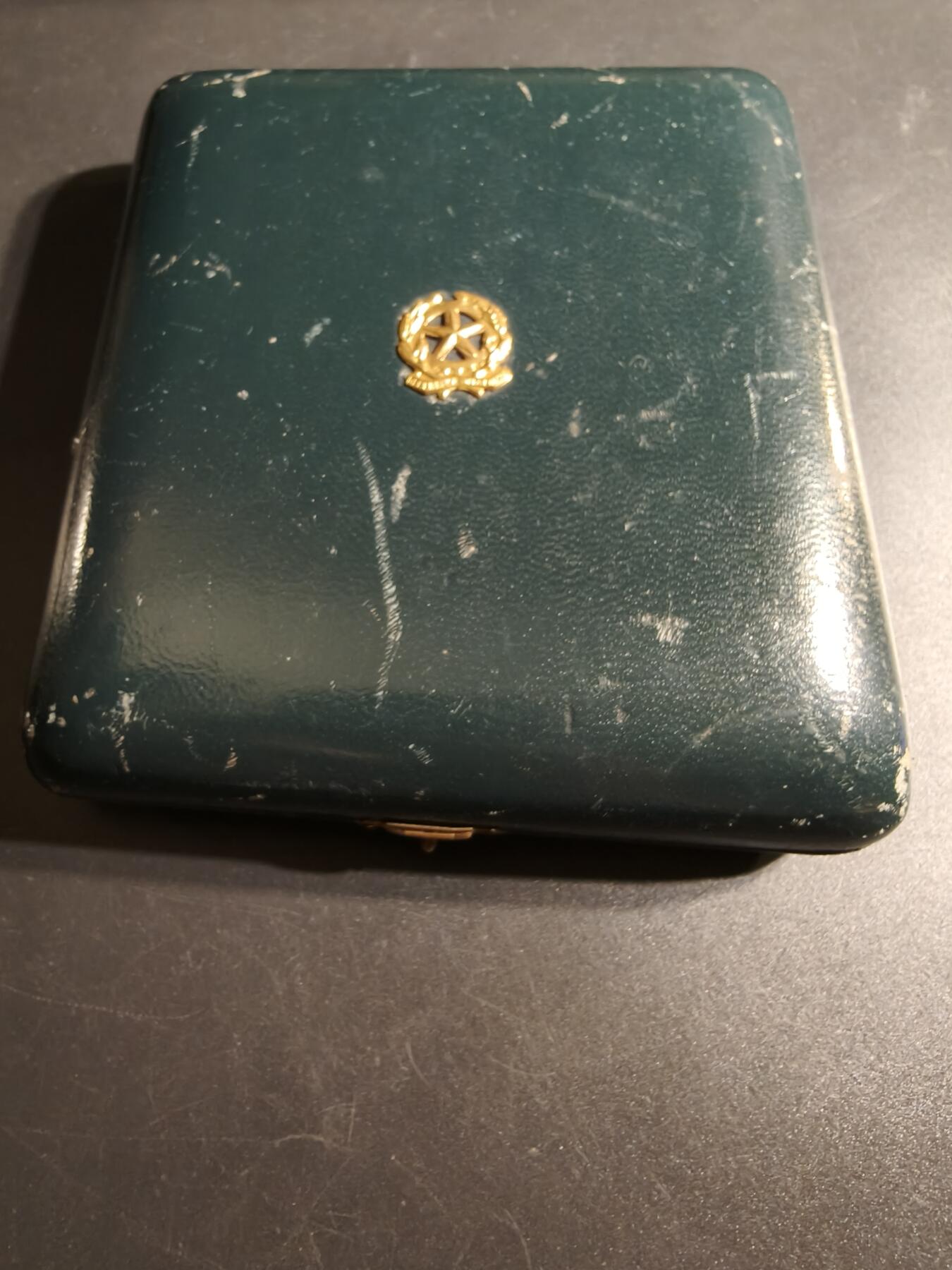 老王徽章第167期 意大利军官级共和国功勋勋章   银质镀金珐琅    原盒带略和迷你章   大全套