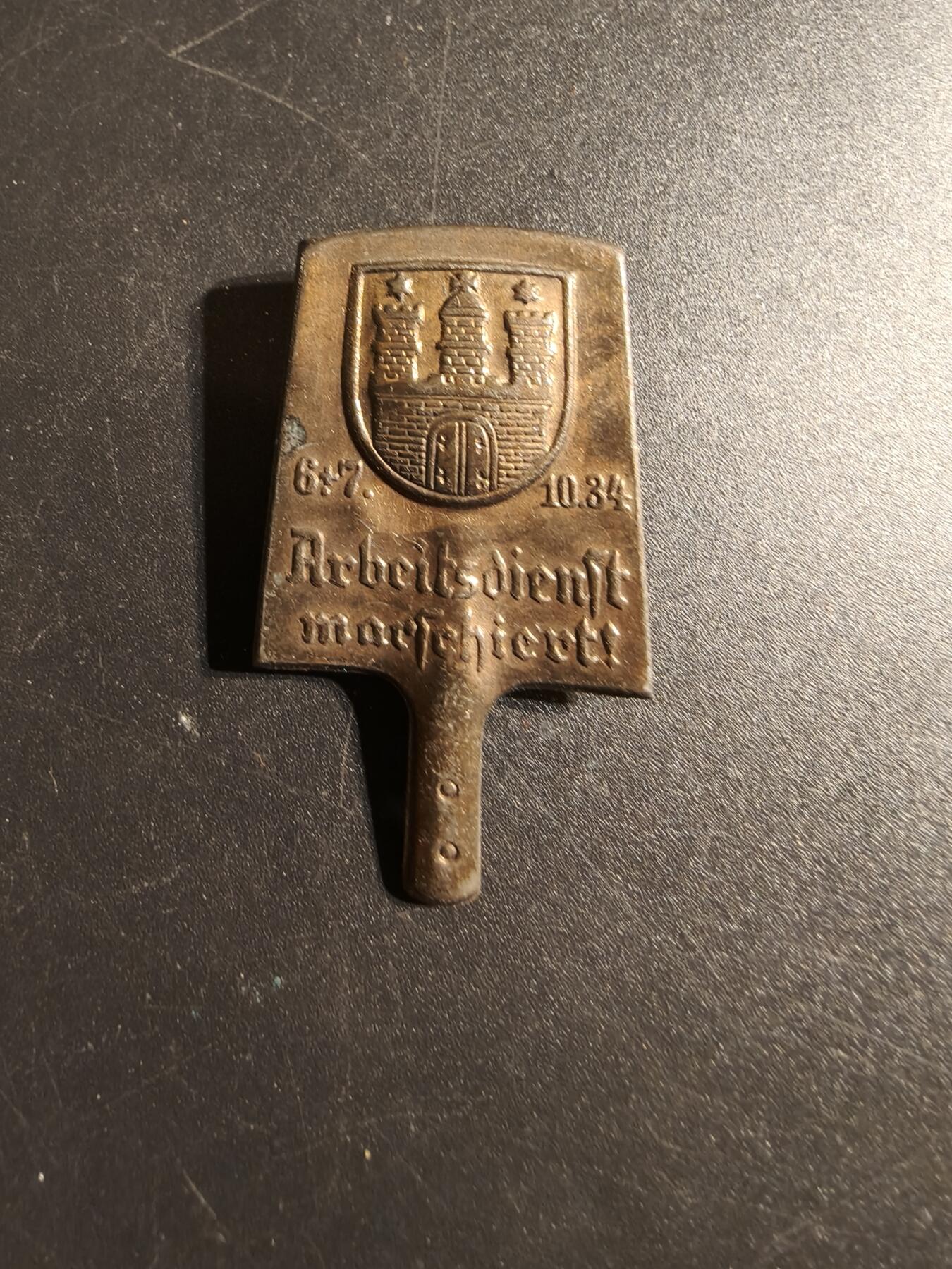 老王徽章第167期 德三1934帝国劳动服务团汉堡市游行证章