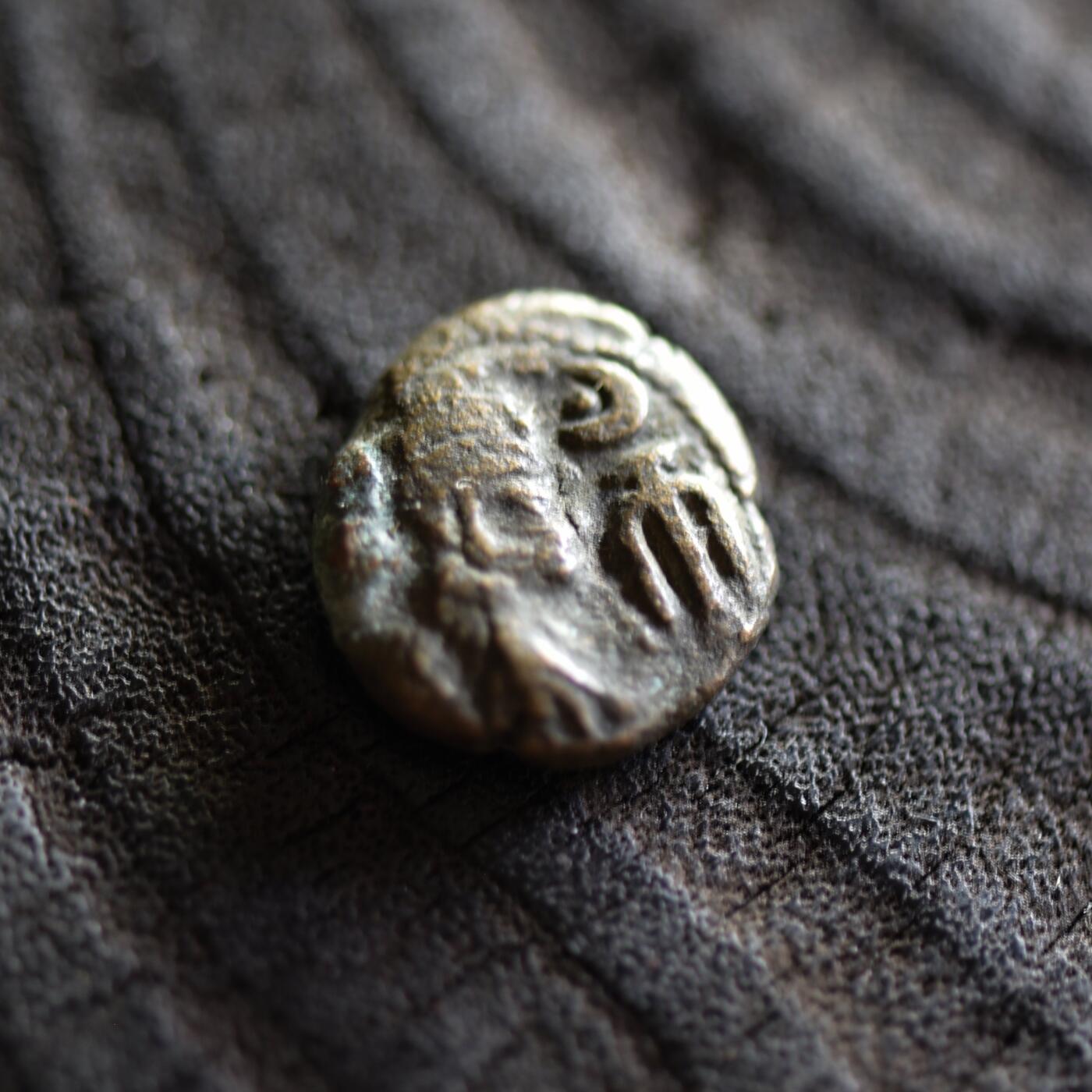 【良泉】【2025年最后一场】12月18日晚19.30点开拍！188组【直播场】西方古代钱币、丝路杂项、印章！ 公元1-2世纪【埃兰】奥罗德斯二世，铜币，3.03克