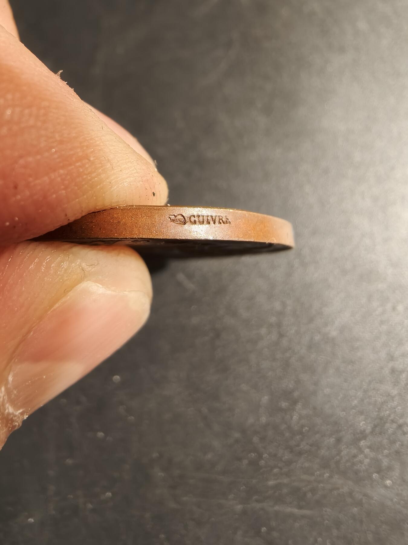 老王徽章第167期 法国苏雷兹学校大铜章     正面为法国著名政治家拉克代尔     直径36mm.    重量20.9g