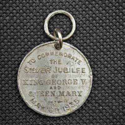 【淘币小摊】限时拍第八百一十六拍  纪念章场  满百包邮可预留两周  周一统一发货  - 英国1935年乔治五世登基银禧纪念锡章直径25mm