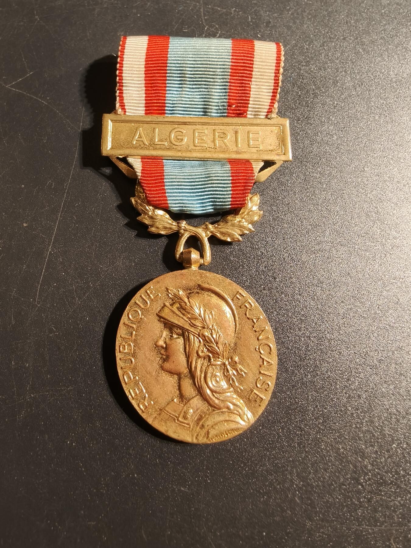 老王徽章第167期 法国北非安全行动奖章    阿尔及利亚勋条