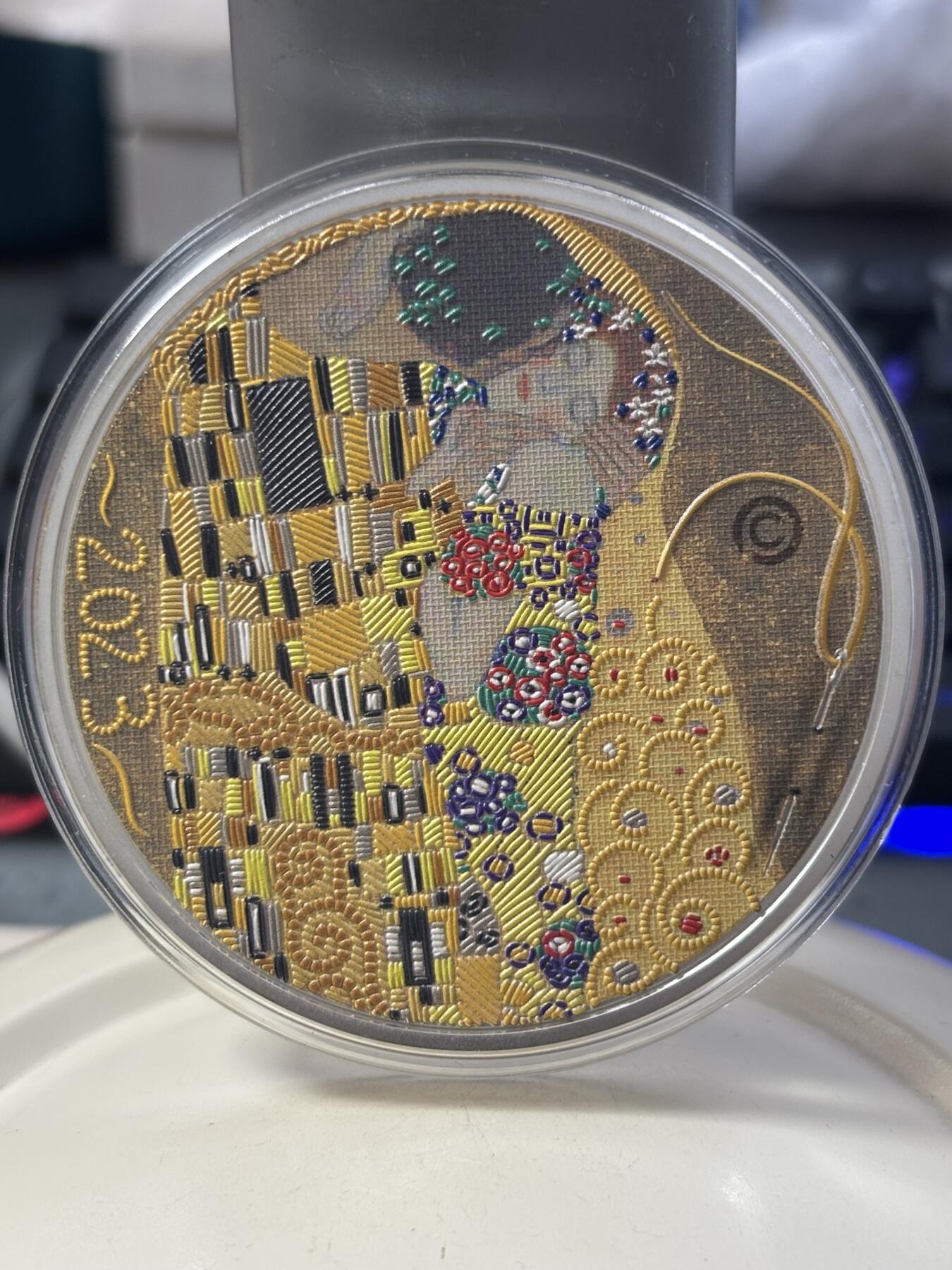 第184期拍卖 帕劳2023年刺绣系列首枚克里姆特吻3盎司纪念彩色银币，999银，发行499枚