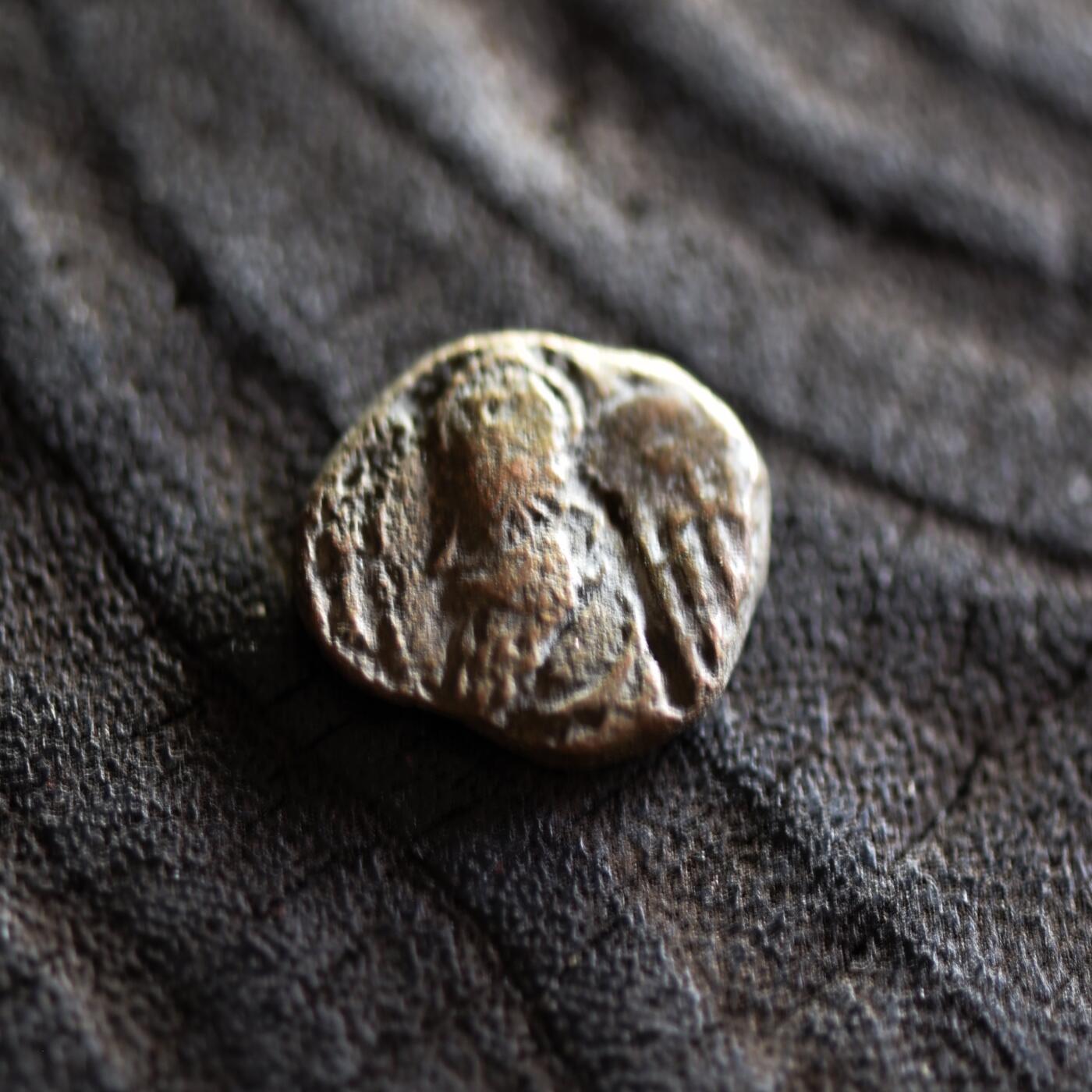 【良泉】【2025年最后一场】12月18日晚19.30点开拍！188组【直播场】西方古代钱币、丝路杂项、印章！ 公元1-2世纪【埃兰】弗拉特斯，铜币，2.31克