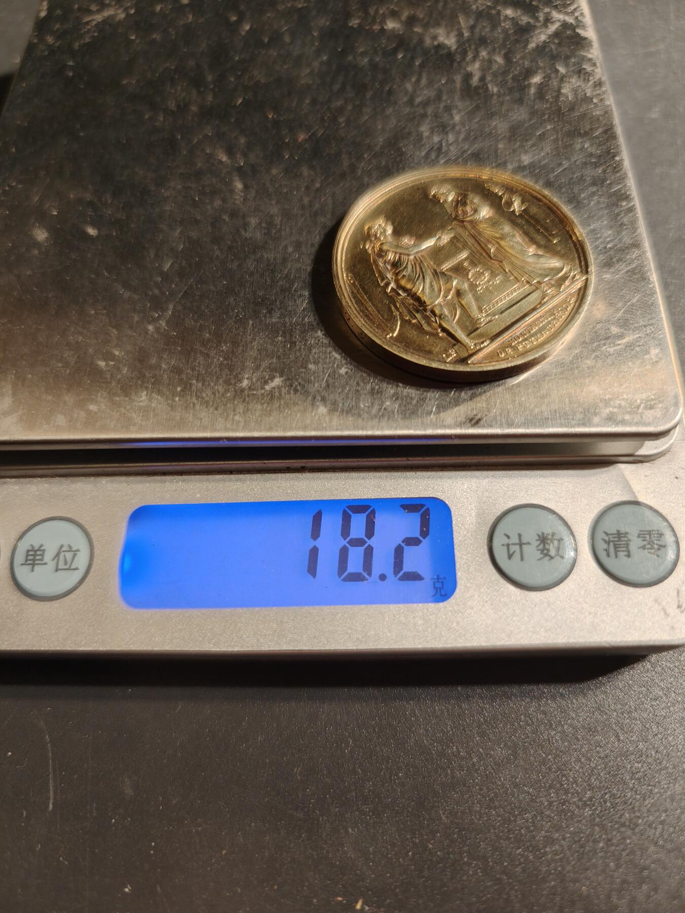 老王徽章第167期 法国大尺寸镀金银婚章    原盒    950银镀金    大尺寸直径34mm.   重量18.2g.     带边铭背铭     少见极早期1822年！