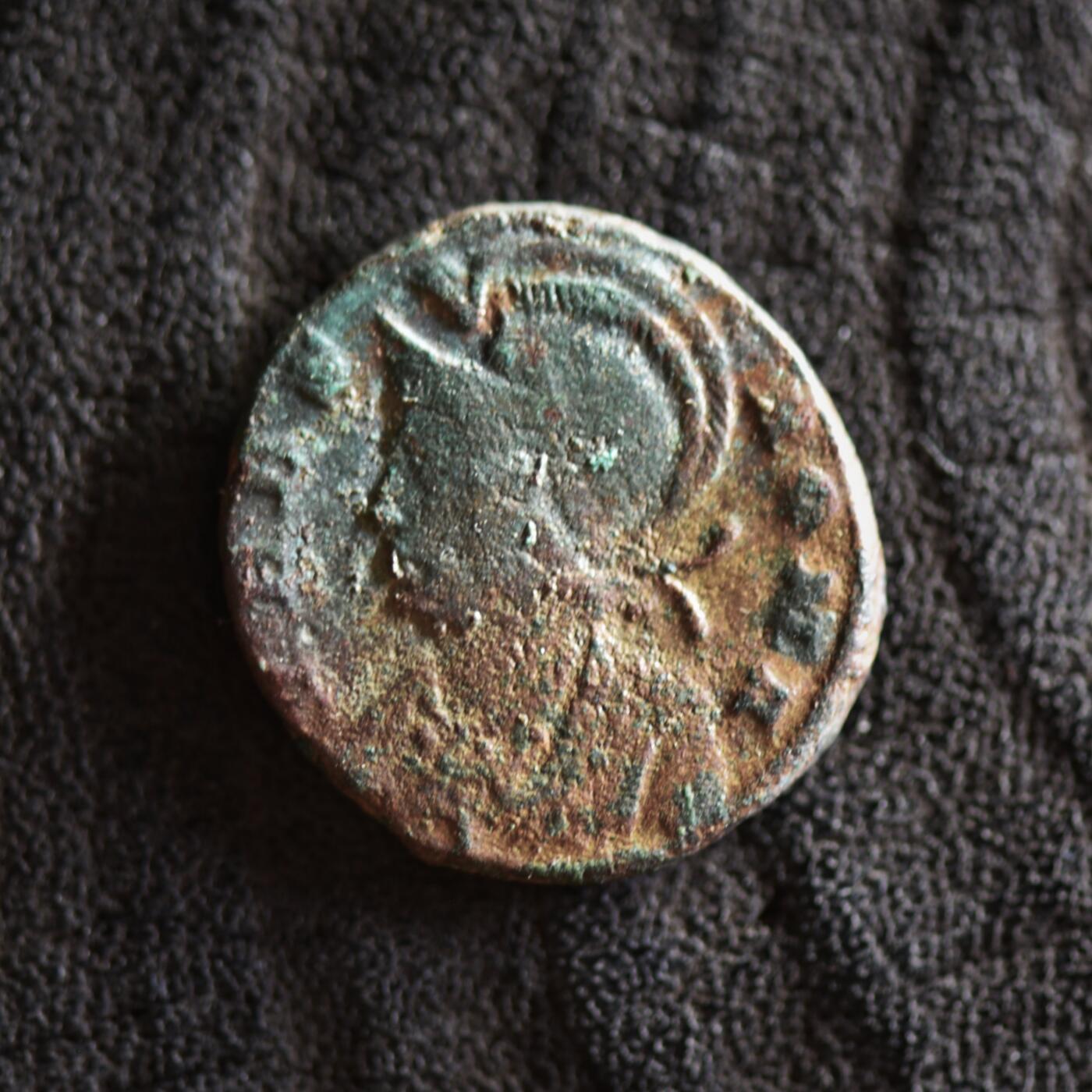 【良泉】【2025年最后一场】12月18日晚19.30点开拍！188组【直播场】西方古代钱币、丝路杂项、印章！ 公元330-340年【古罗马】君士坦丁大帝“母狼育婴”铜币，君士坦丁堡迁都纪念，2.35克