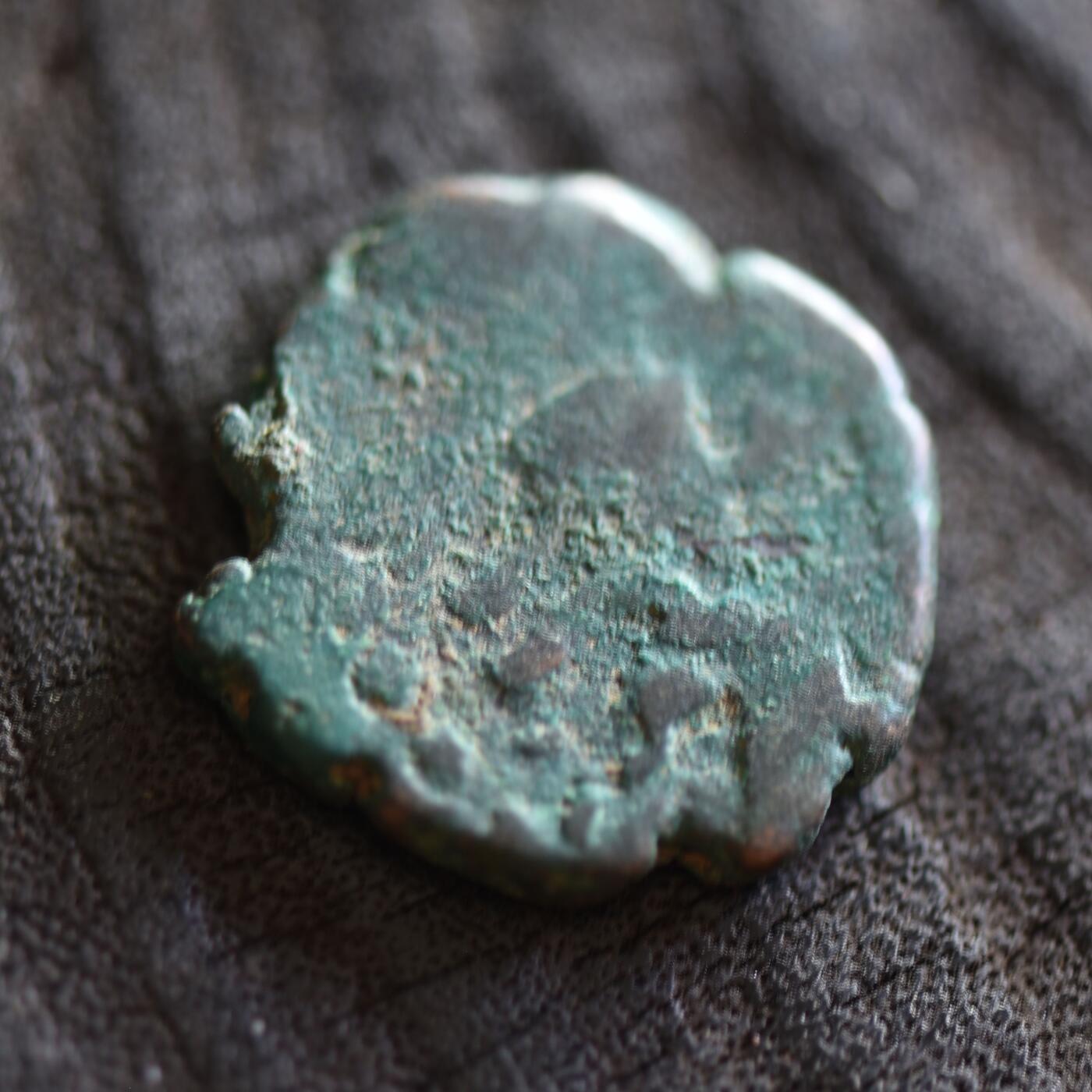 【良泉】【2025年最后一场】12月18日晚19.30点开拍！188组【直播场】西方古代钱币、丝路杂项、印章！ 约1780-1850年【阿富汗】自治地区打制“弯刀”法鲁斯铜币，6.3克