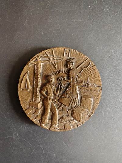 老王徽章第167期 - 法国瓦尔市议会大铜章     直径72mm     重量210g