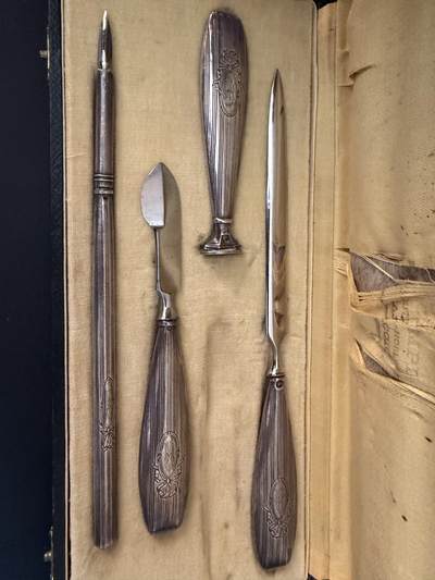 海外回流精品拍卖 - 法国回流19世纪文房套装 重84.2g。带原装盒。