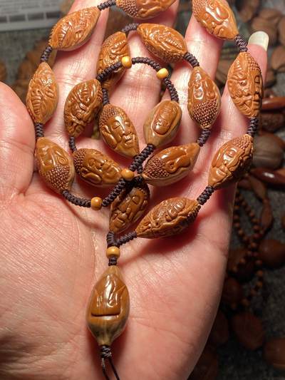 中国非物质文化遗产，苏工核雕 - 福利苏工核雕，纯手工雕刻，老苏工20年老核佛魔小脖挂，个性十足，等待有缘人尺寸1。4x2.6喜欢的来