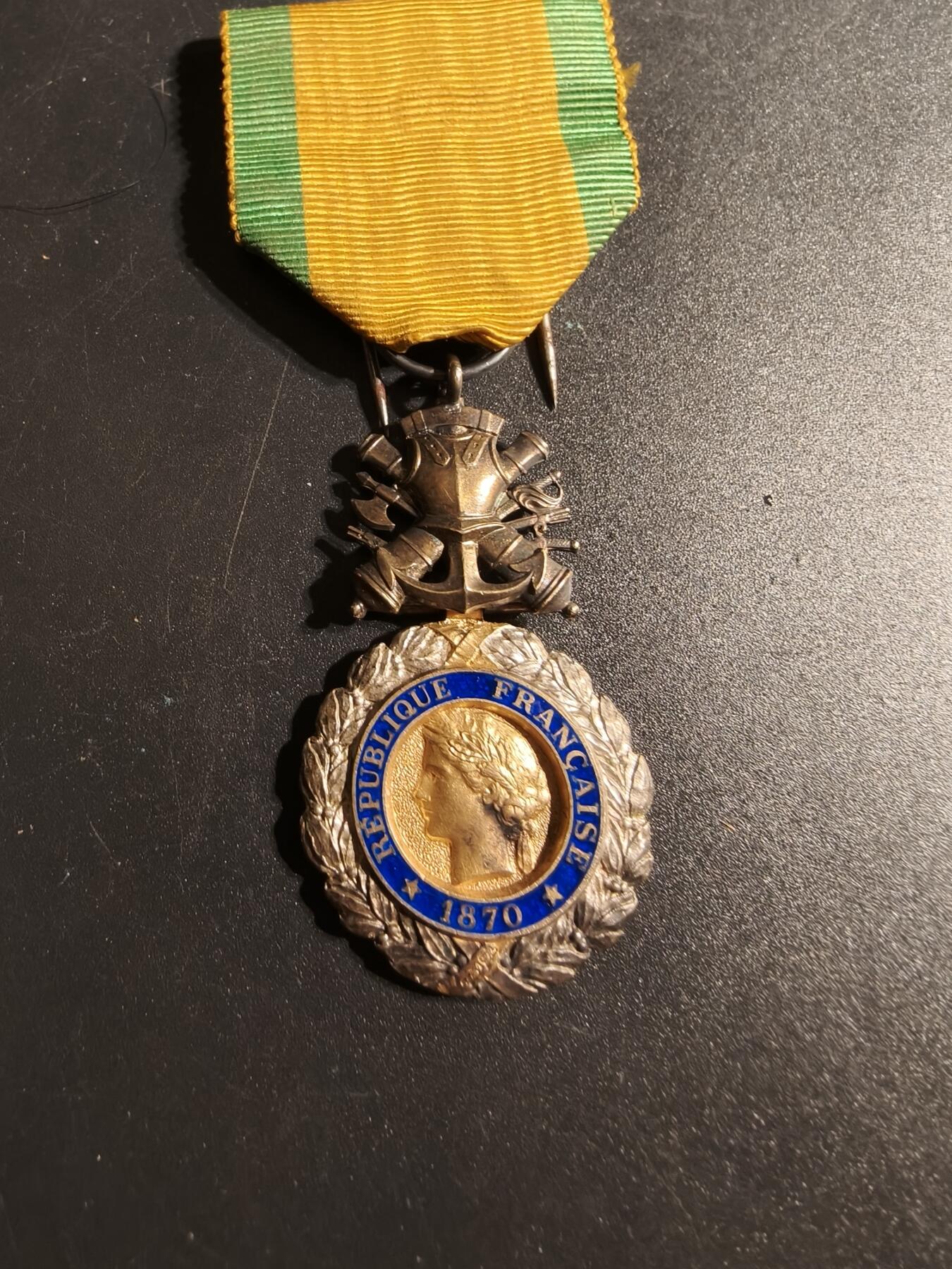 老王徽章第167期 法国军事奖章   三共时期    950银镀金珐琅    21.4g