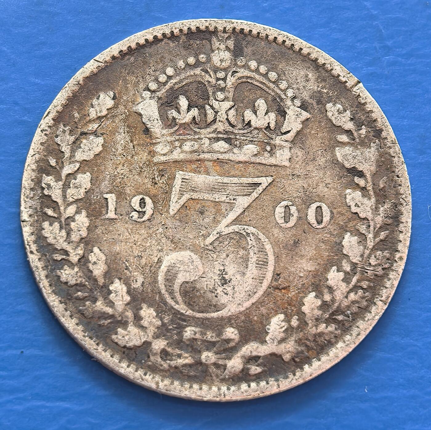 外国优质老铜币银币，周六九点倒数截拍，满百包邮，可寄存半年，喜欢朋友微信扫描二维码可直接参拍 高银英国维多利亚1900年3便士银币