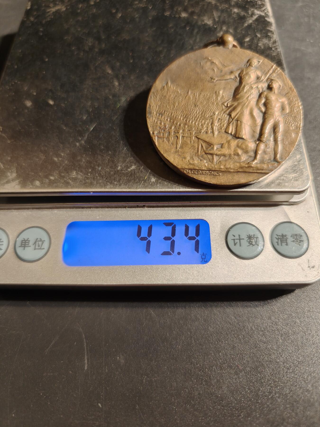 老王徽章第167期 法国体育协会铜奖章     直径44mm.   重量43.4g