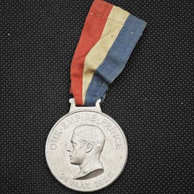 【淘币小摊】限时拍第八百一十六拍  纪念章场  满百包邮可预留两周  周一统一发货  -  英国1927年帝国王子奖章直径38mm