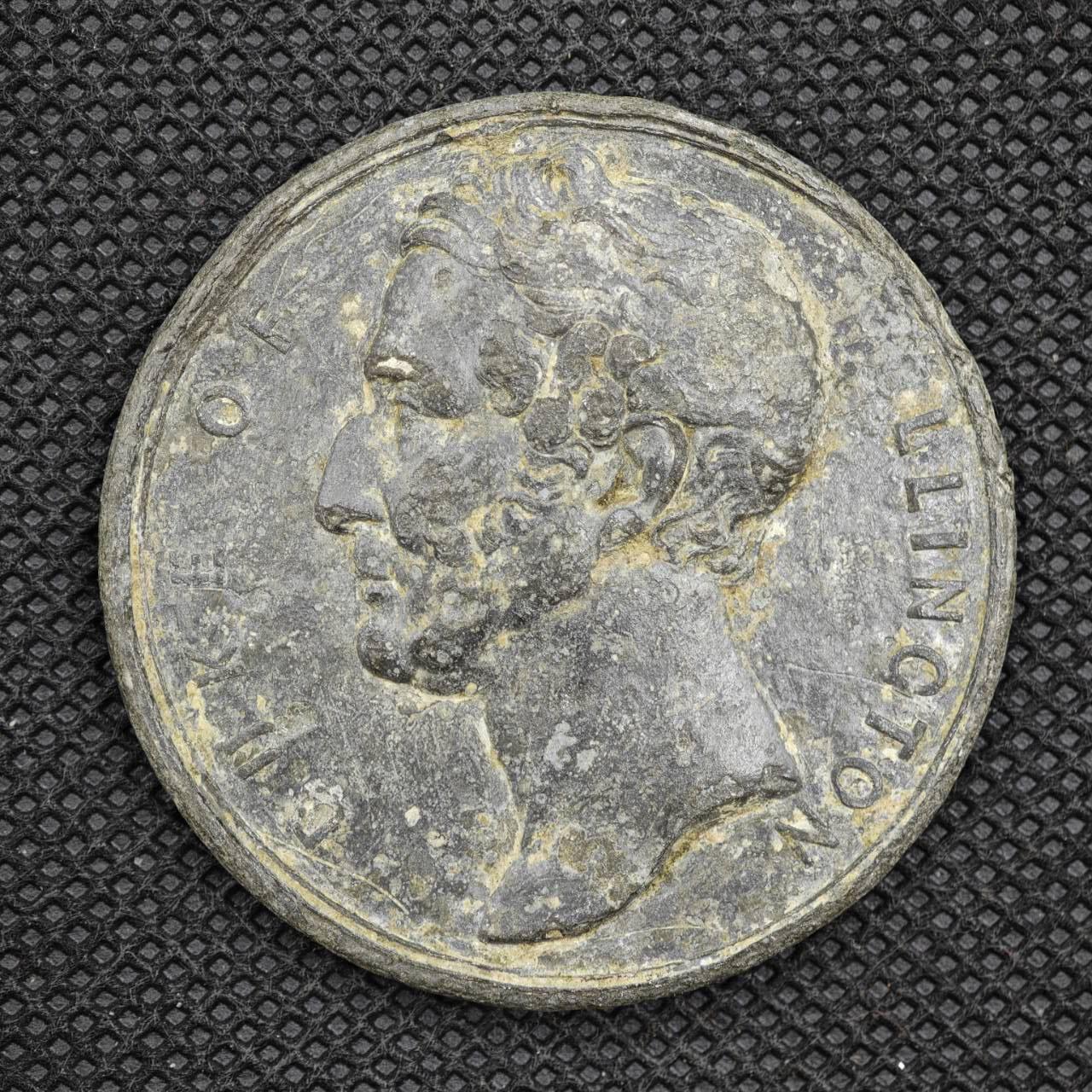 【淘币小摊】限时拍第八百一十六拍  纪念章场  满百包邮可预留两周  周一统一发货   英国威灵顿公爵生平简介锡章直径45mm