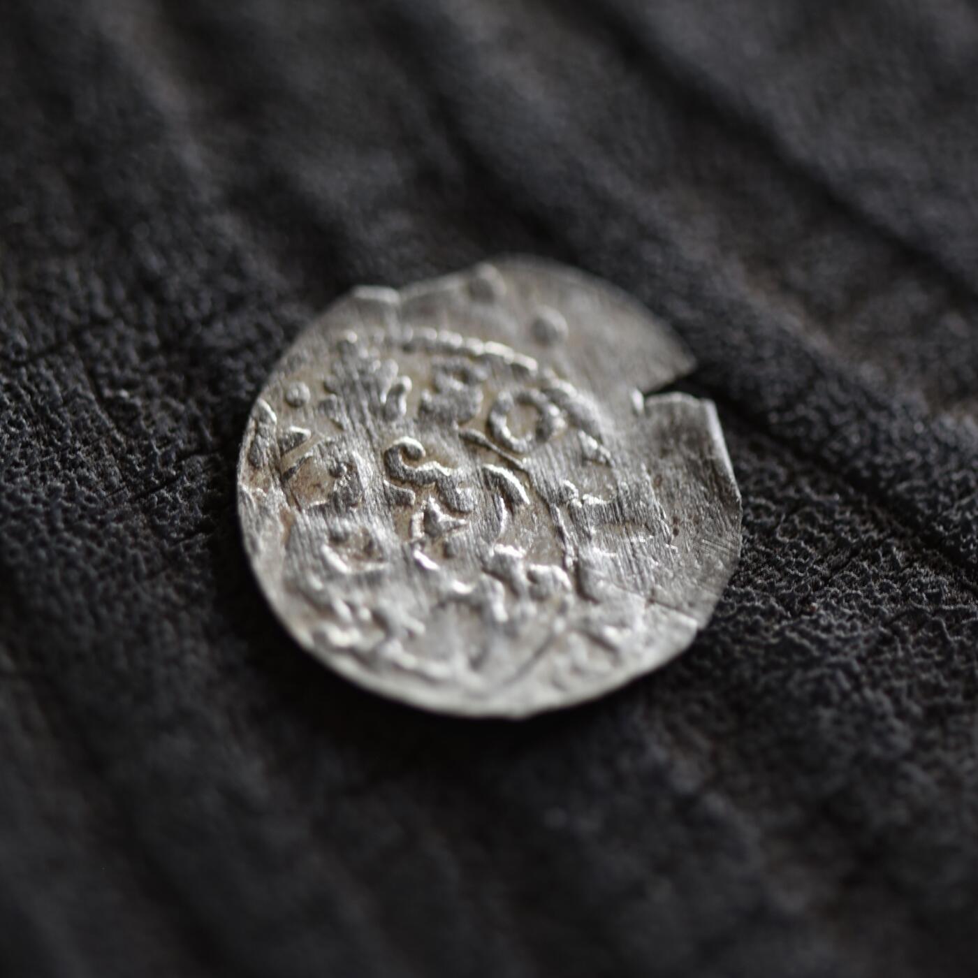 【良泉】【2025年最后一场】12月18日晚19.30点开拍！188组【直播场】西方古代钱币、丝路杂项、印章！ 【未流通品】公元1662年【瑞典·利沃尼亚】卡尔十一世国王，银索利多，0.38克