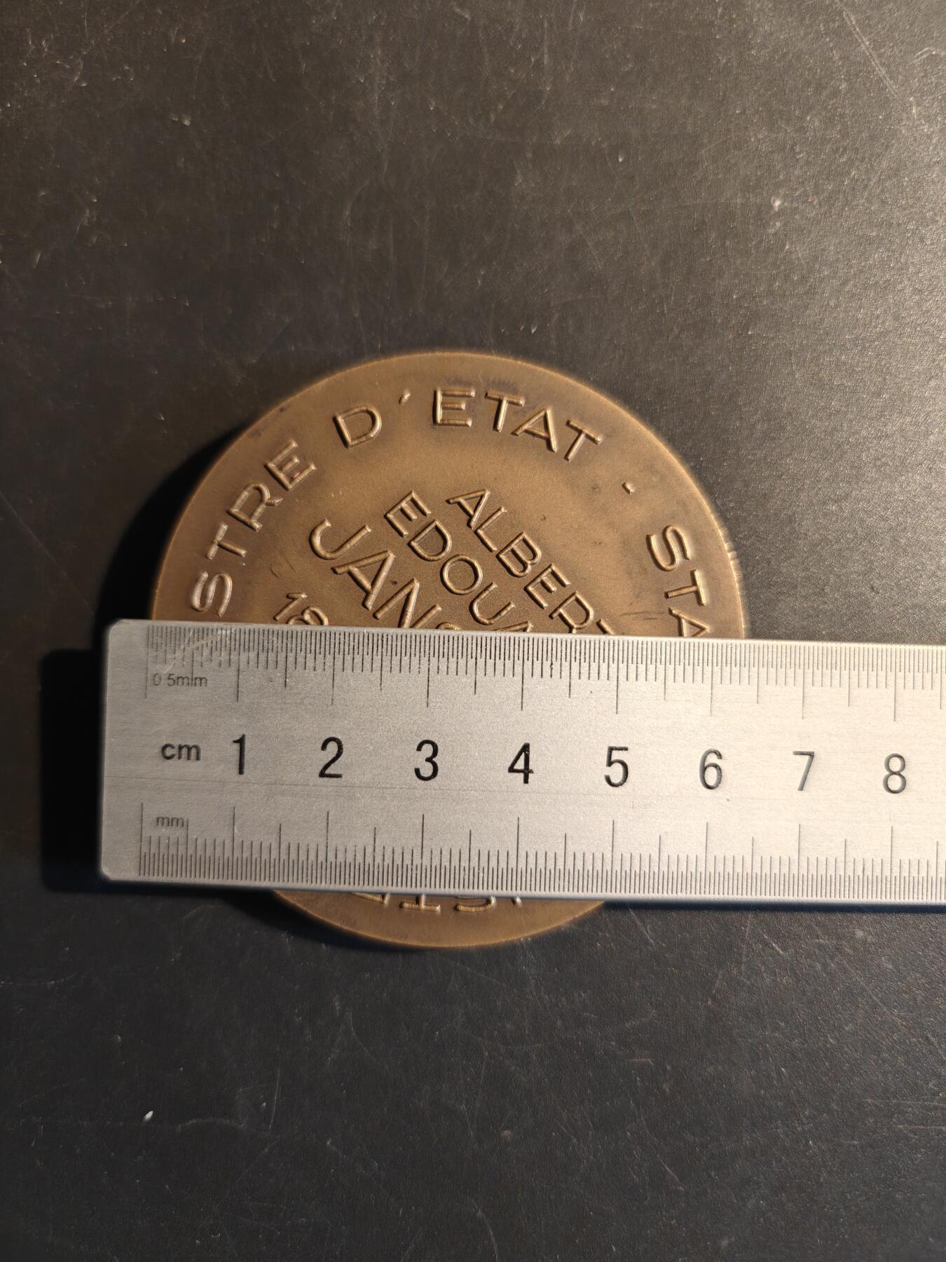 老王徽章第167期 比利时国务大臣阿尔贝·爱德华·扬森（1883-1966）大铜章     直径64mm.    重量120g