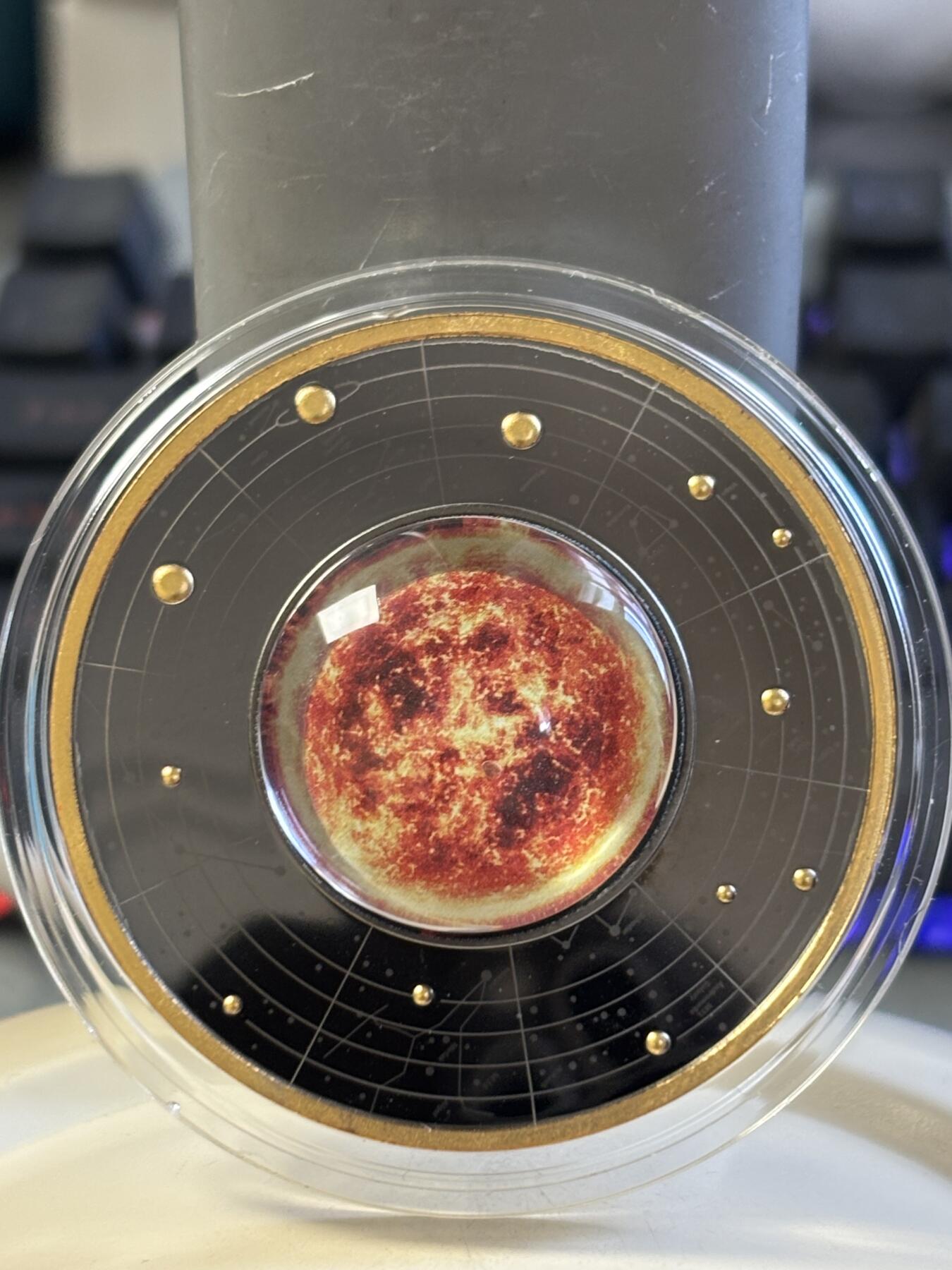 第184期拍卖 喀麦隆2021年太阳系系列太阳钌化镀金彩印纪念银币，金属:999银钌化镀金，重量:17.5克，直径:50毫米，发行：555枚