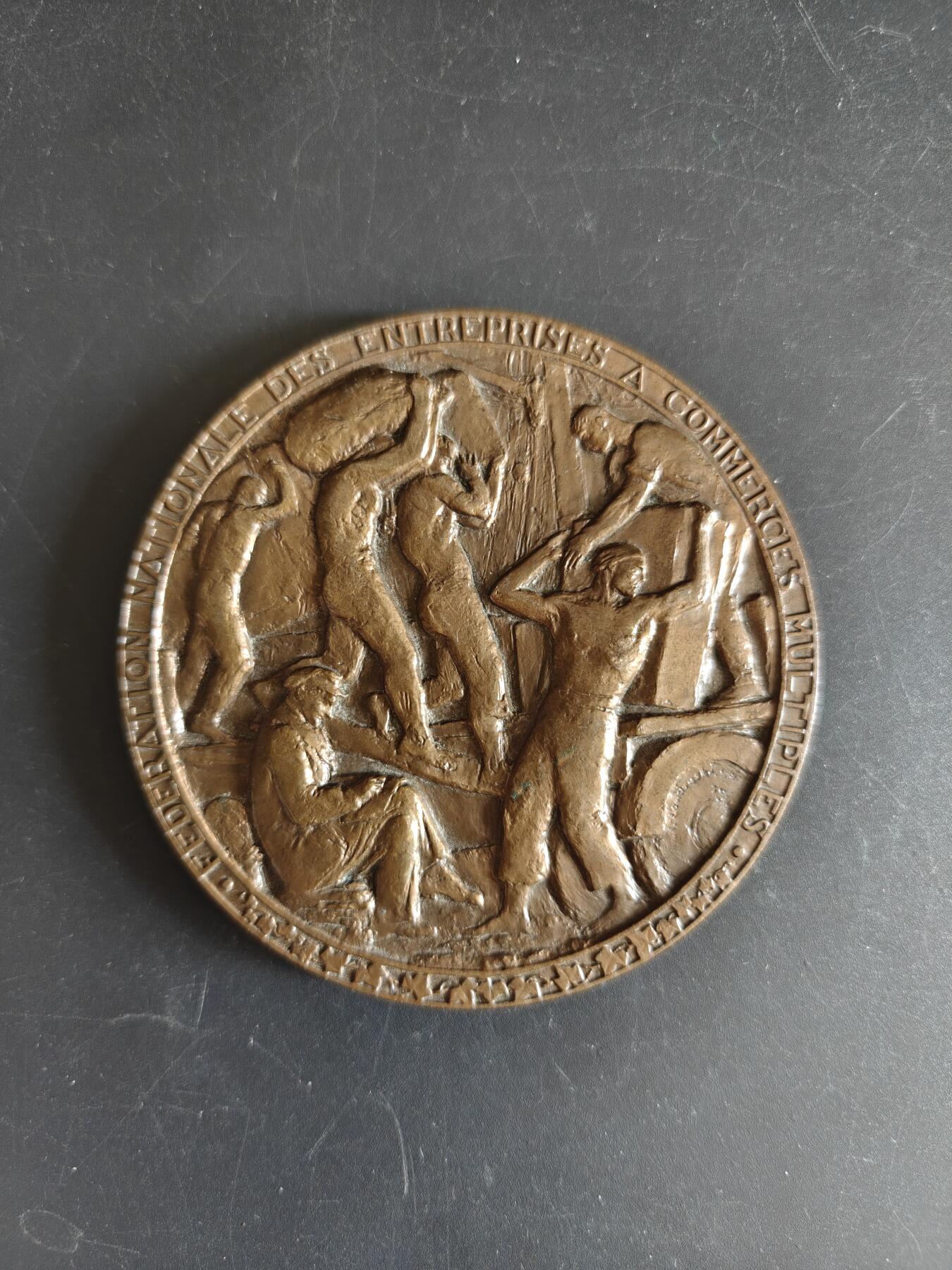 老王徽章第167期 法国国家工商总会大铜章     直径80mm     重量258.7g