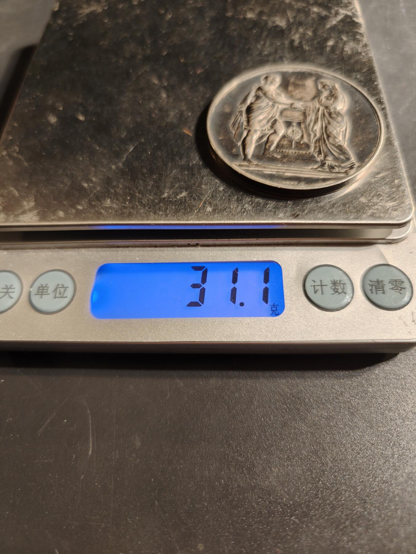 老王徽章第167期 法国银婚章    原盒     少见大尺寸版    950银带背铭1889年     直径42mm.    重量31.1g