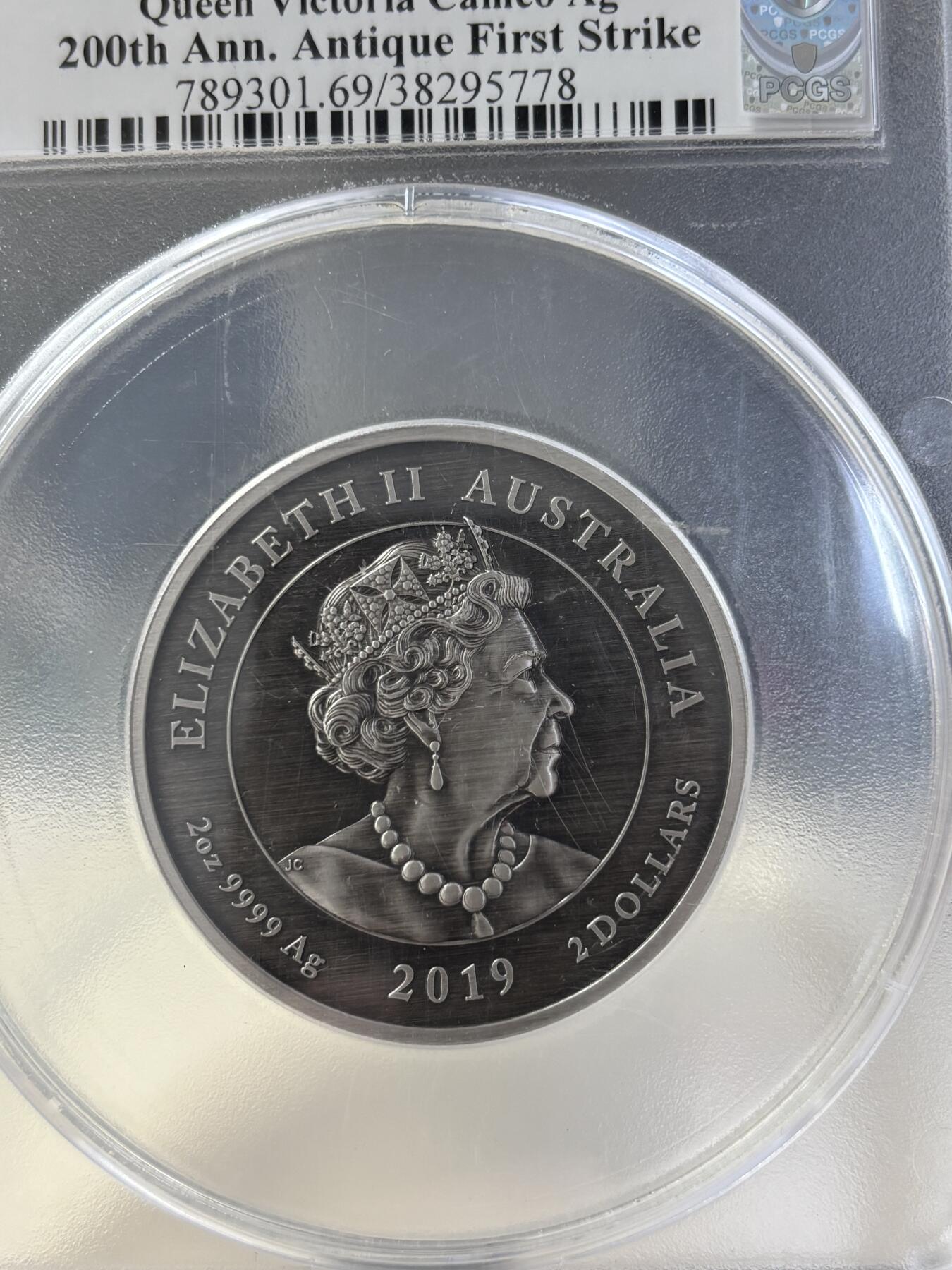 第184期拍卖 澳大利亚2019年维多利亚女王镶嵌银币PCGS-MS69，2盎司，9999银