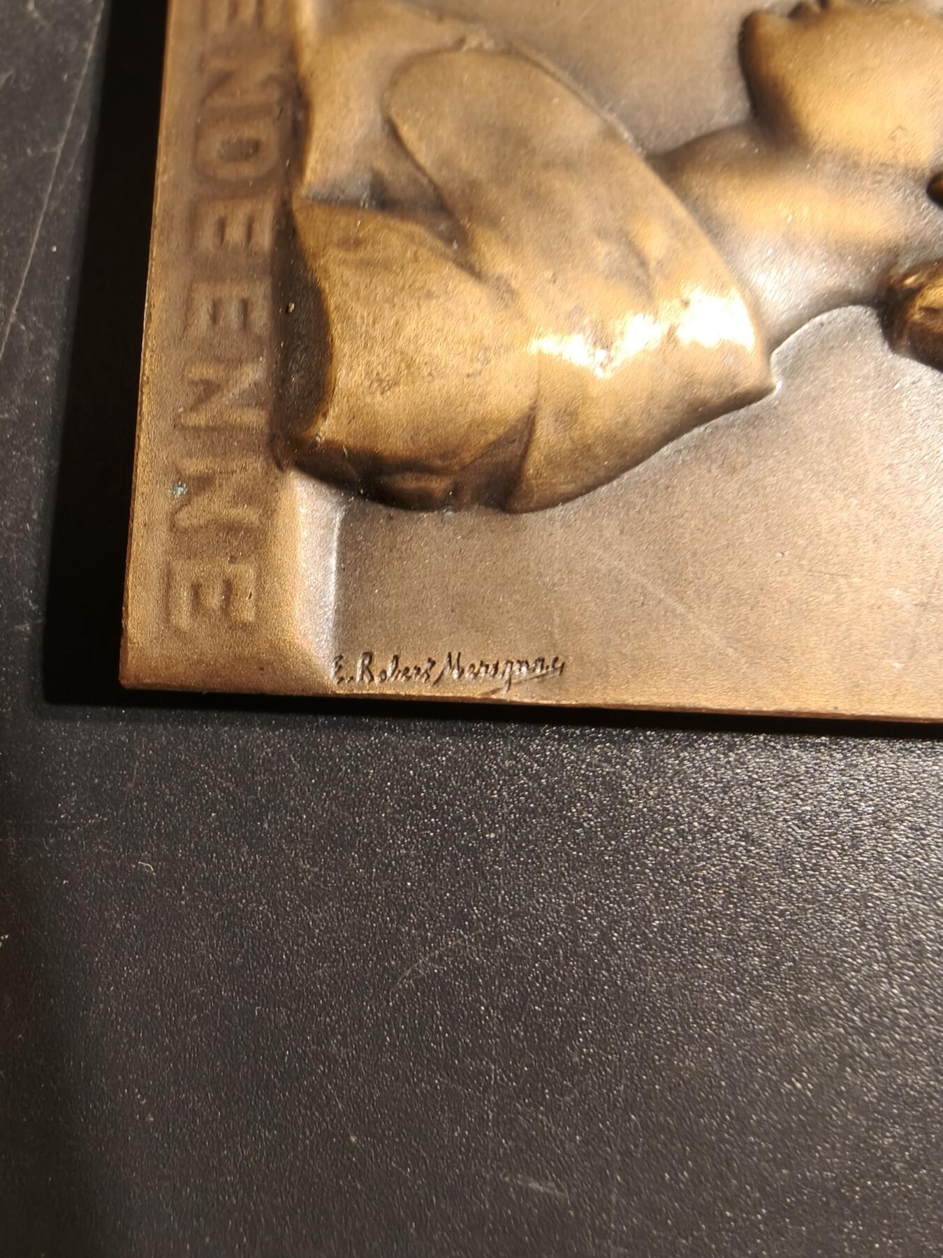 老王徽章第167期 法国旺代传统女性方形大铜章     高浮雕     尺寸63×40mm.    重量111.4g