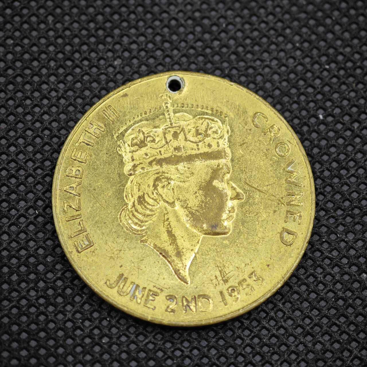 【淘币小摊】限时拍第八百一十六拍  纪念章场  满百包邮可预留两周  周一统一发货   英国1953年女王加冕纪念章直径35mm