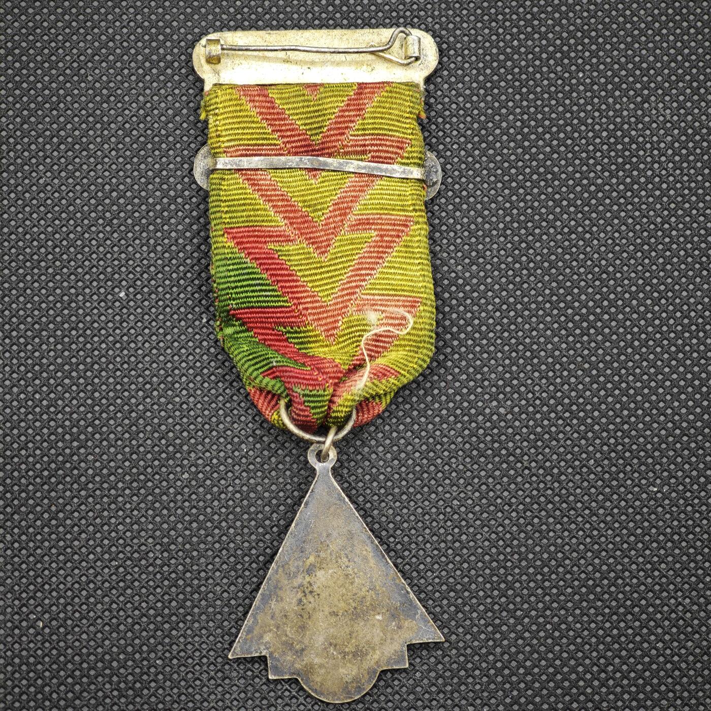 【淘币小摊】限时拍第八百一十六拍  纪念章场  满百包邮可预留两周  周一统一发货  1965-1966年安全驾驶竞赛司机奖章直径33mm