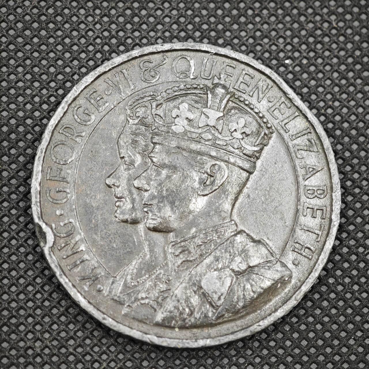 【淘币小摊】限时拍第八百一十六拍  纪念章场  满百包邮可预留两周  周一统一发货  英国1937年乔治六世加冕纪念章 直径45mm