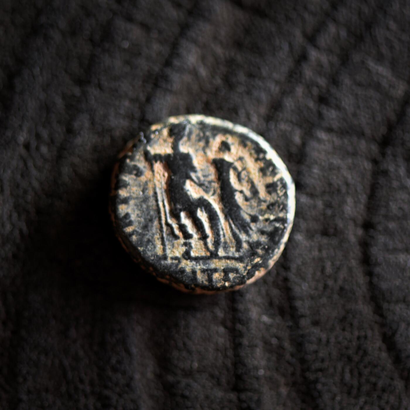 【良泉】【2025年最后一场】12月18日晚19.30点开拍！188组【直播场】西方古代钱币、丝路杂项、印章！ 【美品】公元395-401年【古罗马】西罗马帝国首位皇帝，霍诺里乌斯（洪诺留）铜币，2.79克