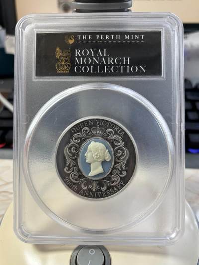 第184期拍卖 - 澳大利亚2019年维多利亚女王镶嵌银币PCGS-MS69，2盎司，9999银