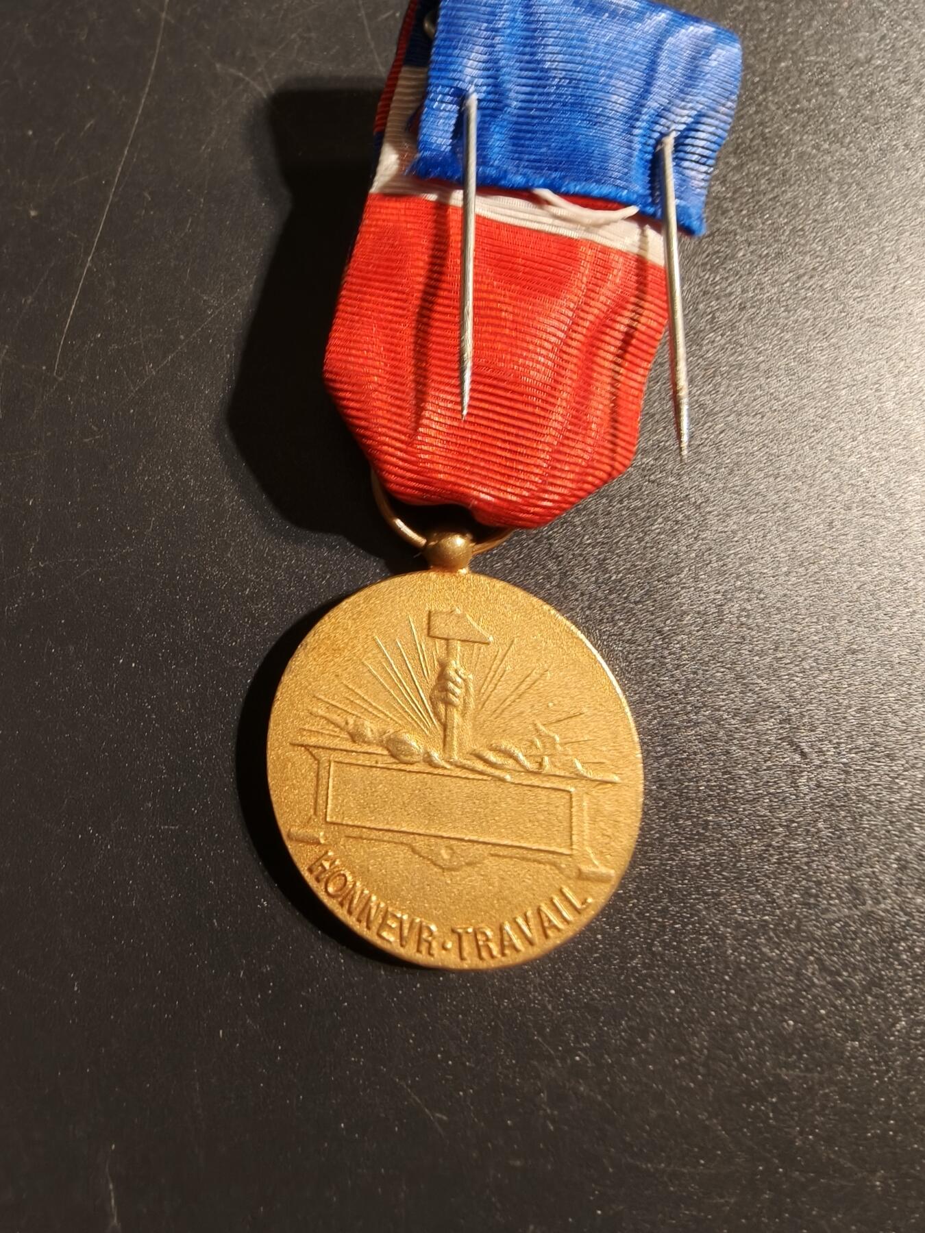 老王徽章第167期 法国金级劳动荣誉奖章