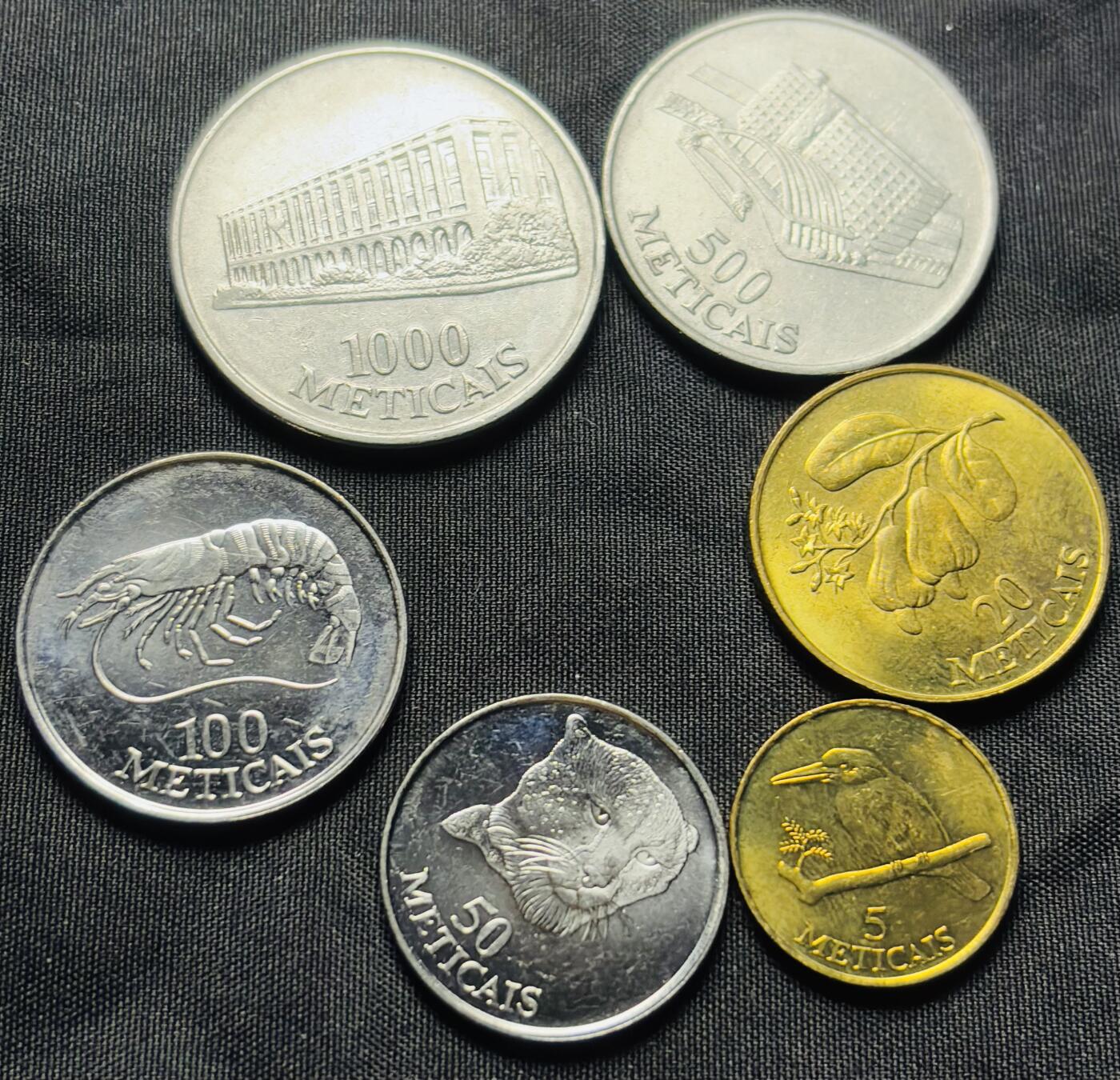 文馨钱币收藏第 284 场，【 长期接收代拍品】老藏家拍品南朝鲜李承晚时期货币，泰国大型纪念币，土耳其各时期及各国套币场 原光品相莫桑比克 6 枚套