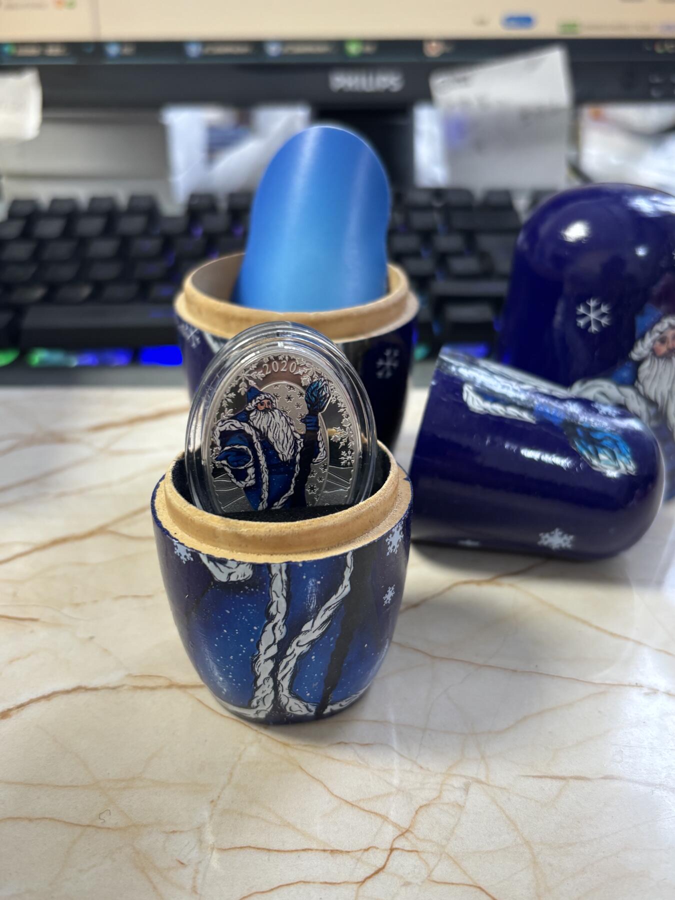 第184期拍卖 所罗门2020年俄罗斯套娃圣诞老人椭圆彩色1盎司纪念银币,999银，发行量5000枚