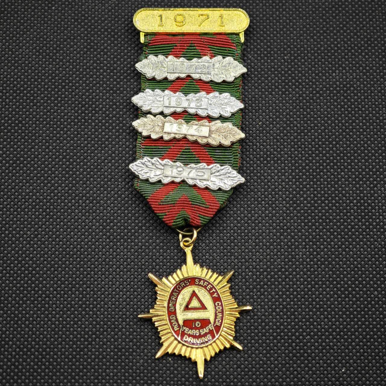 【淘币小摊】限时拍第八百一十六拍  纪念章场  满百包邮可预留两周  周一统一发货    英国1971-1975年安全驾驶竞赛奖章直径36mm