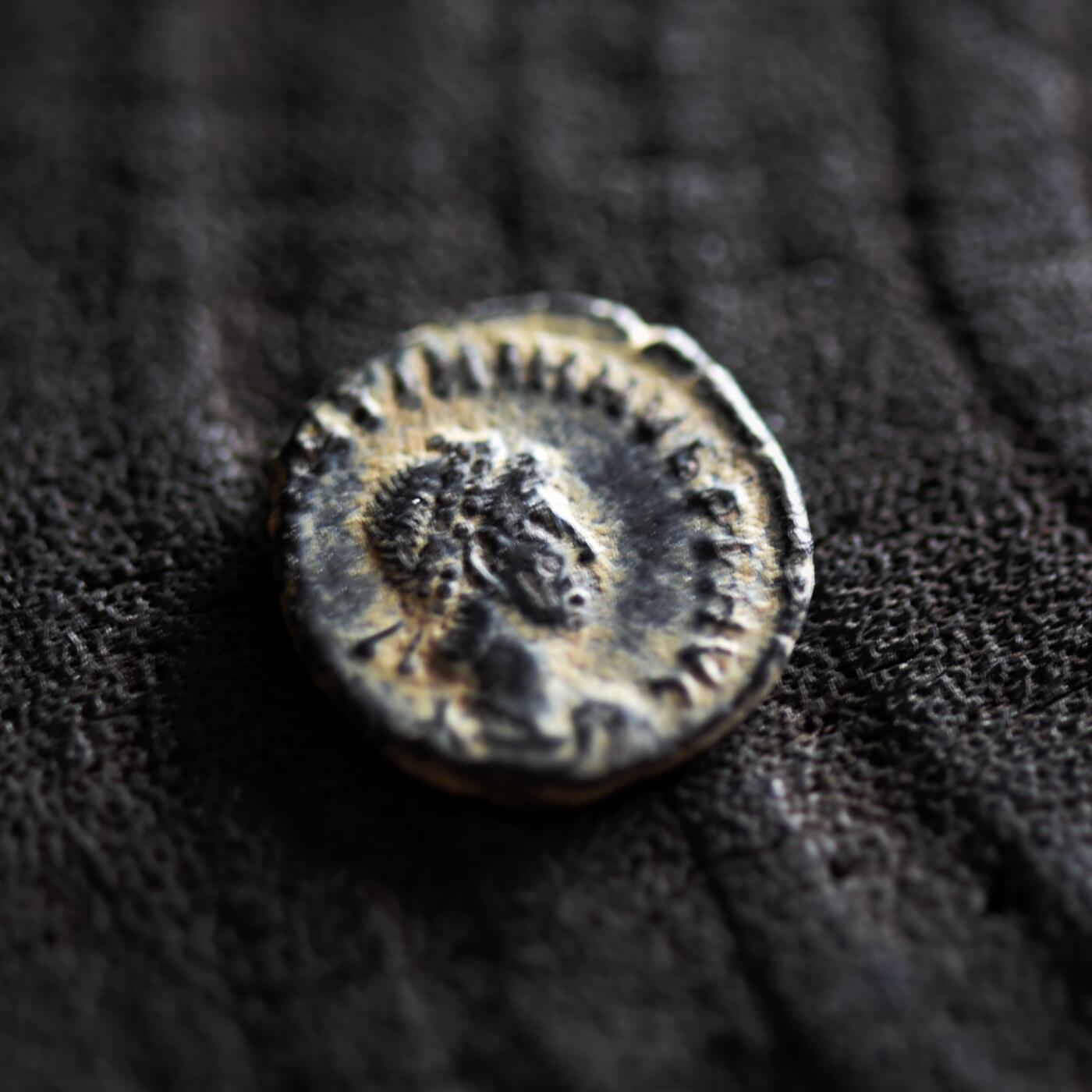 【良泉】【2025年最后一场】12月18日晚19.30点开拍！188组【直播场】西方古代钱币、丝路杂项、印章！ 【少见】【发丝清晰】公元383-388年【古罗马】瓦伦丁尼安二世，基齐库斯造币厂，胜利女神铜币，1.07克