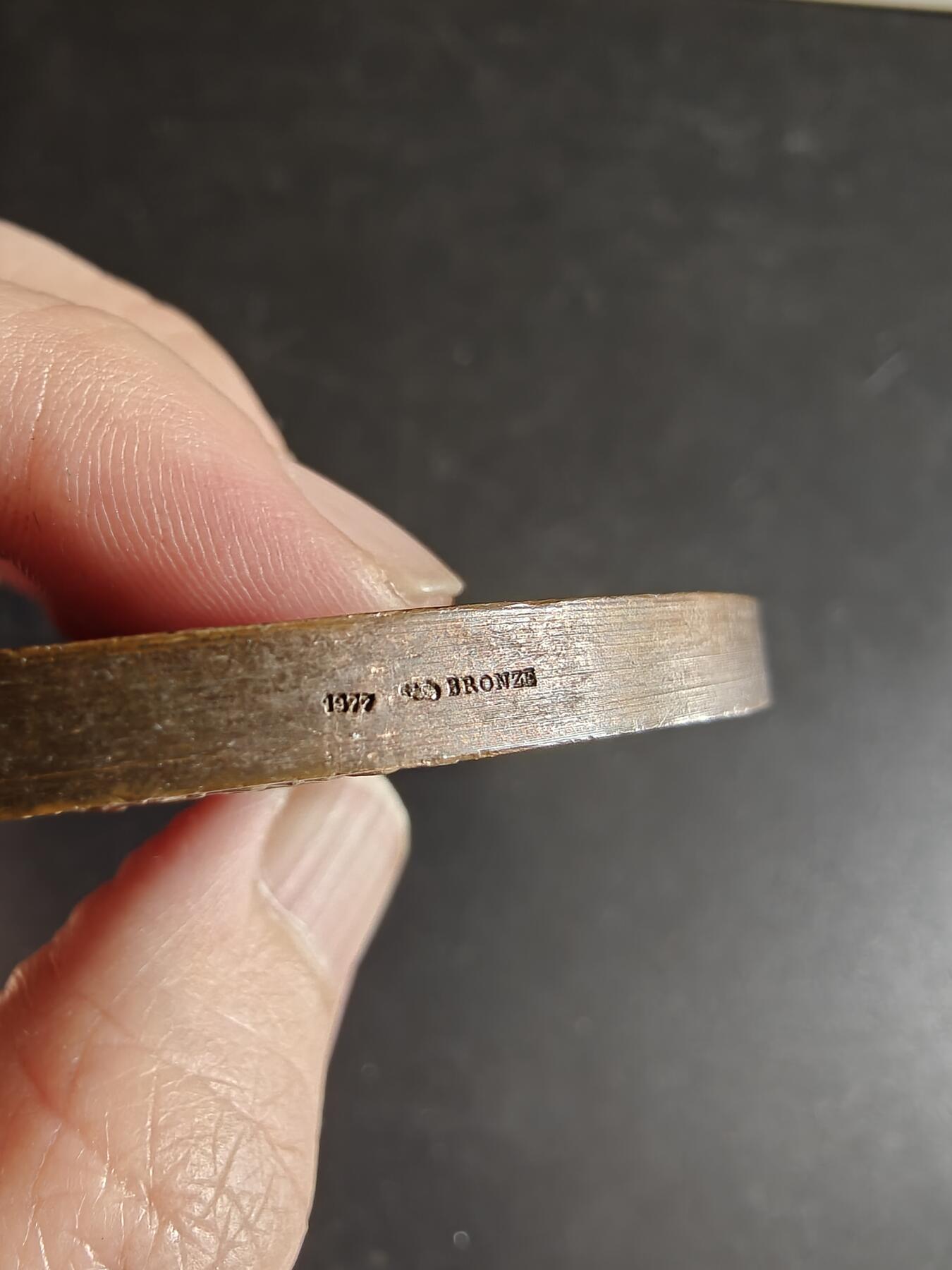 老王徽章第167期 法国国家工商总会大铜章     直径80mm     重量258.7g