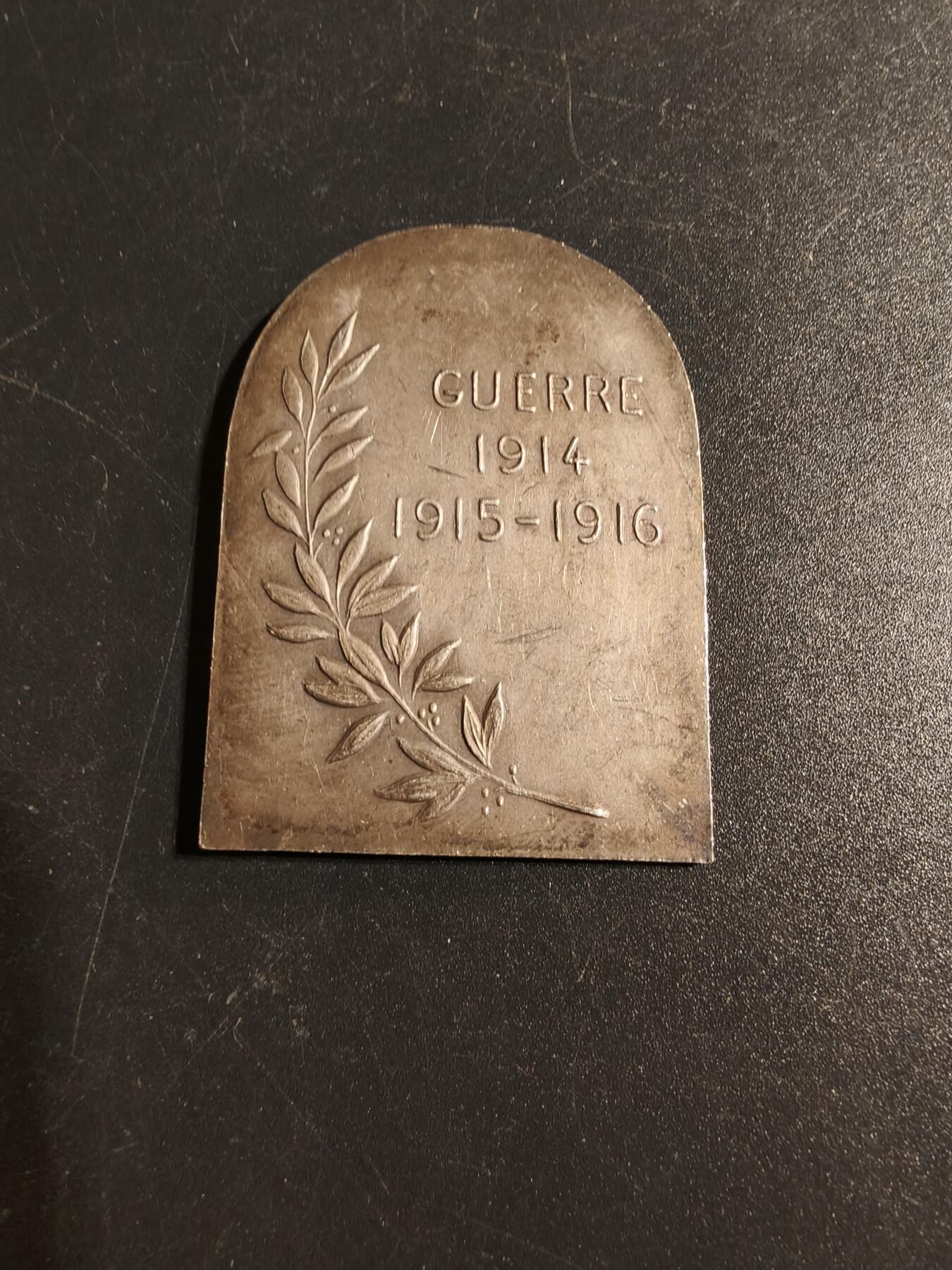 老王徽章第167期 法国关怀一战战争孤儿方形镀银大铜章     尺寸34×50mm.    重量26.7g