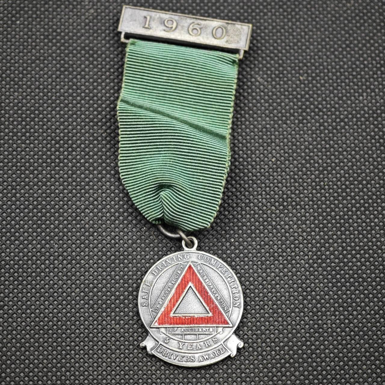 【淘币小摊】限时拍第八百一十六拍  纪念章场  满百包邮可预留两周  周一统一发货   英国1960年安全驾驶竞赛奖章直径28mm