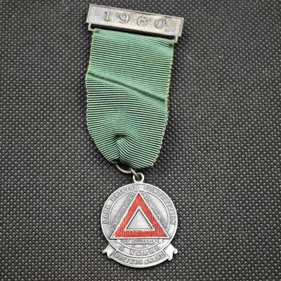 【淘币小摊】限时拍第八百一十六拍  纪念章场  满百包邮可预留两周  周一统一发货  -  英国1960年安全驾驶竞赛奖章直径28mm