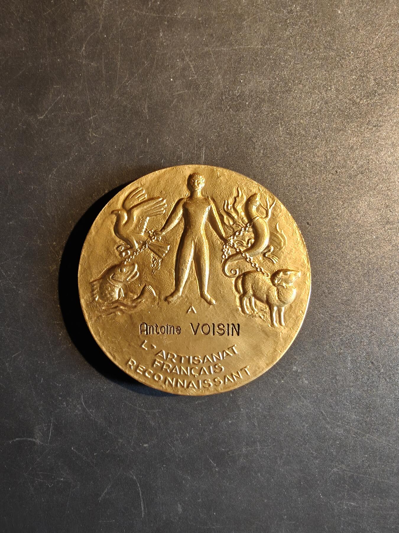 老王徽章第167期 法国手工业行会大铜章     直径58mm.    重量105.7g