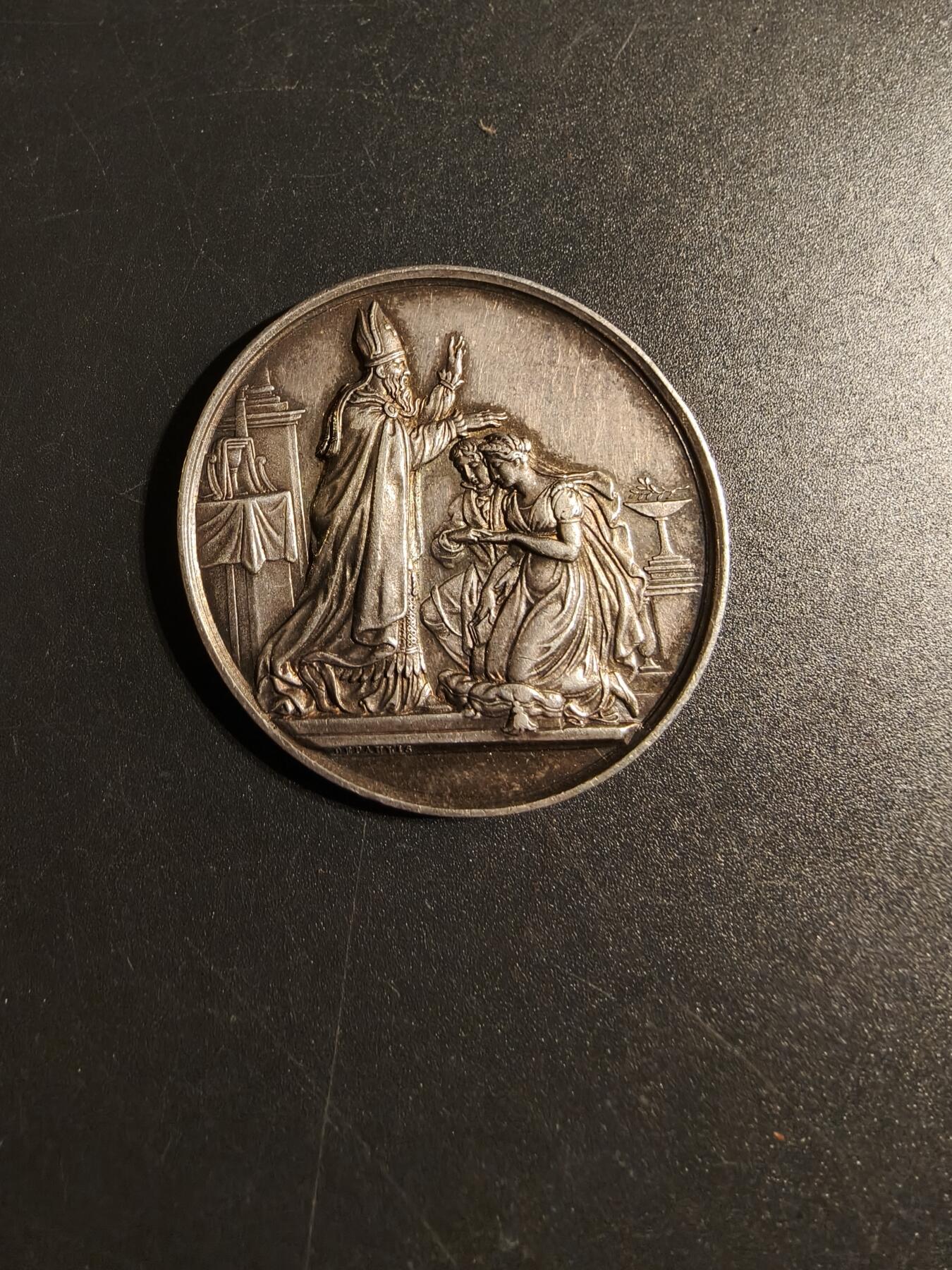 老王徽章第167期 法国银婚章    原盒    950银蜜蜂边铭    少见大尺寸直径42mm.  重量31.1g.    1866年