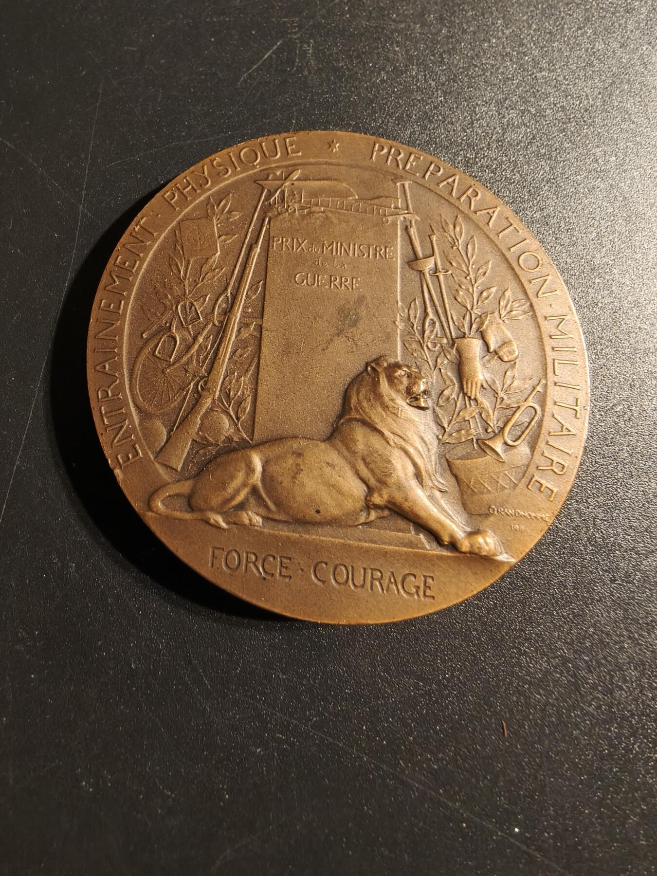 老王徽章第167期 法国战争部铜级战争准备大铜章     原盒     直径50mm.   重量67.8g