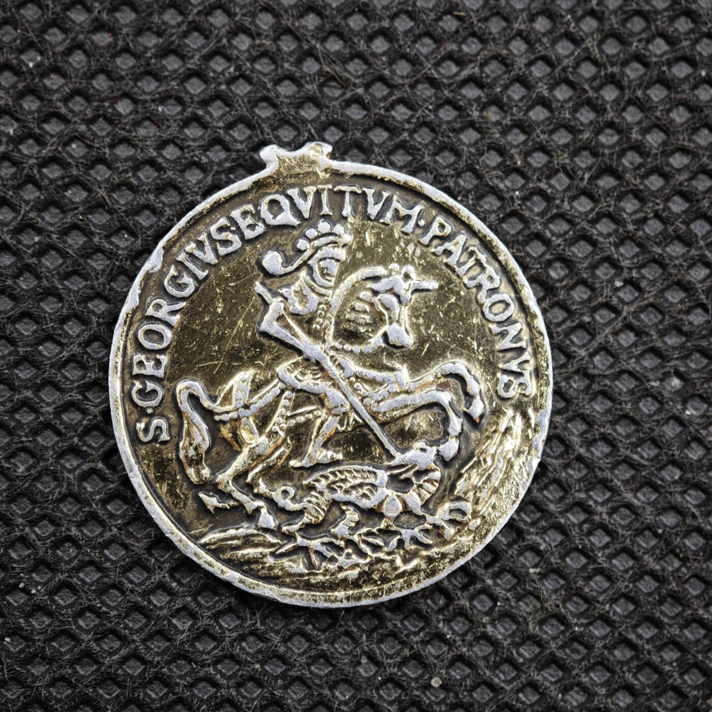 【淘币小摊】限时拍第八百一十六拍  纪念章场  满百包邮可预留两周  周一统一发货  基督教屠龙和使徒安德烈和伯多禄渡海纪念章 直径22mm