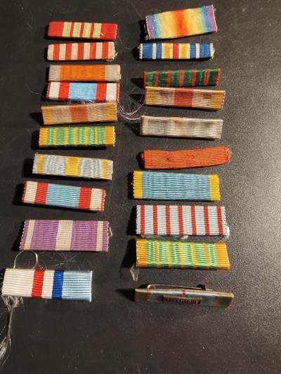 老王徽章第167期 - 法国勋略20枚一组     包含荣誉军团、一战纪念、二战纪念、一战二战战争十字、战斗十字、志愿者服役、殖民奖章、消防员服役、体能奖章、战伤奖章等