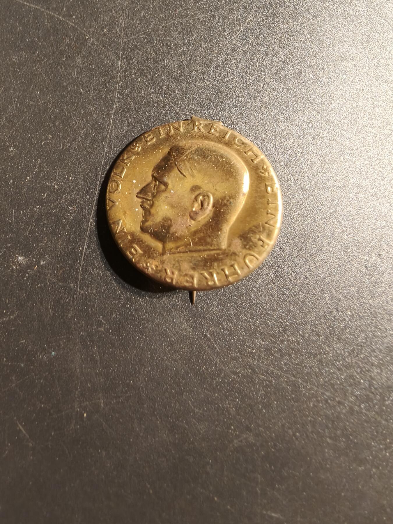 老王徽章第167期 德三小胡子（一个民族，一个帝国，一个元首）口号证章