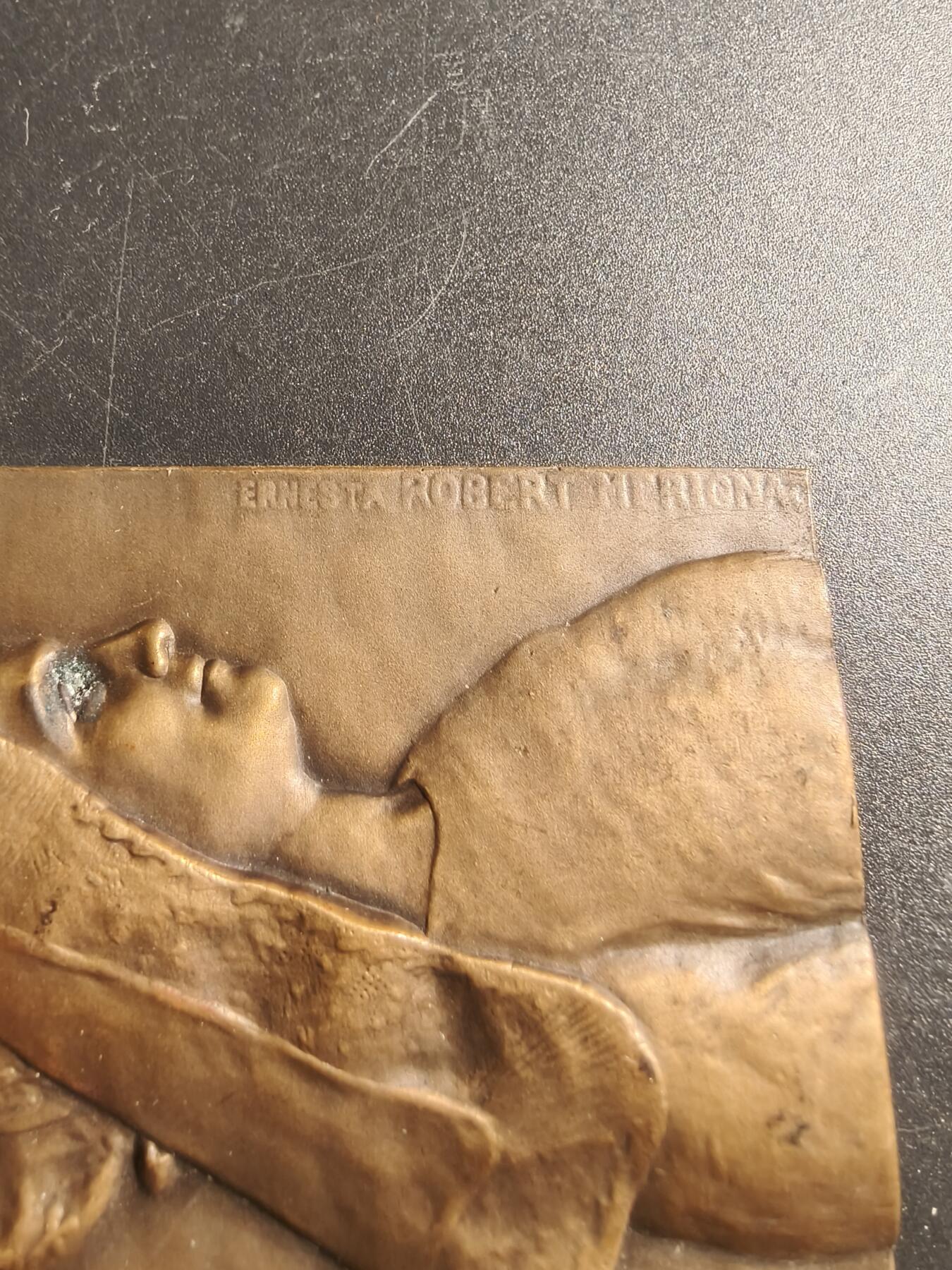 老王徽章第167期 法国利摩日传统女性方形大铜章     高浮雕     尺寸64×48mm.    重量124.5g